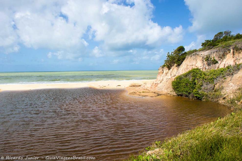 Imagem da charmosa Praia das Ostras em Prado.